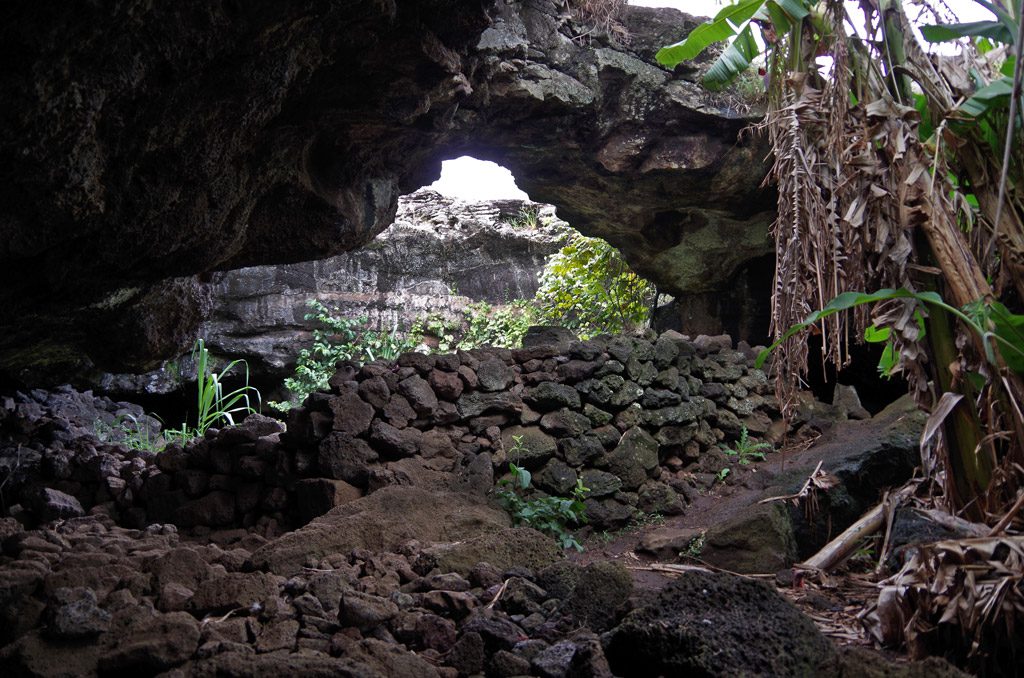 rapa_nui_cave.jpg